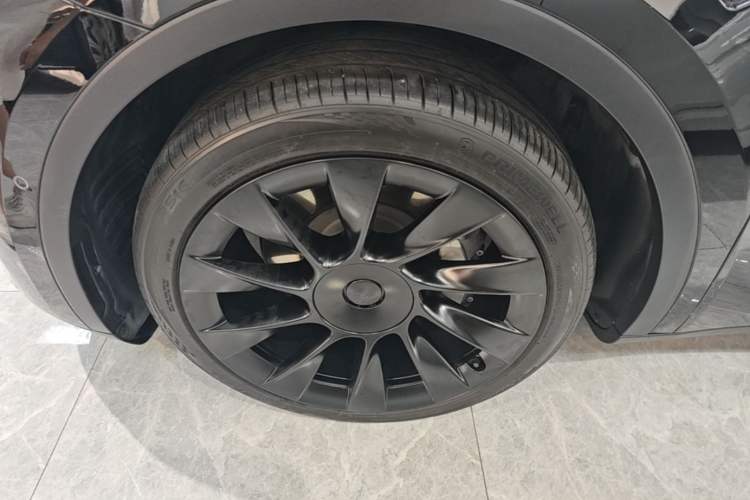 Used Tesla Model Y 2021 Standard Range Rear-Wheel Drive Version Left Front Wheel Hub