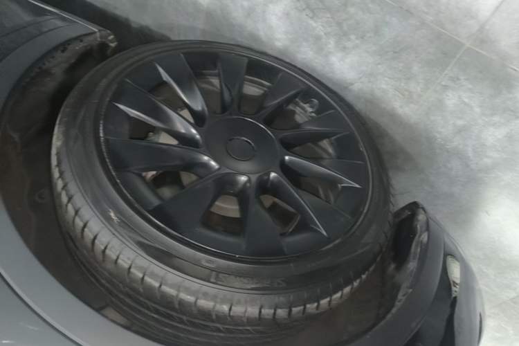 Used Tesla Model Y 2021 Standard Range Rear-Wheel Drive Version Left Front Wheel Hub
