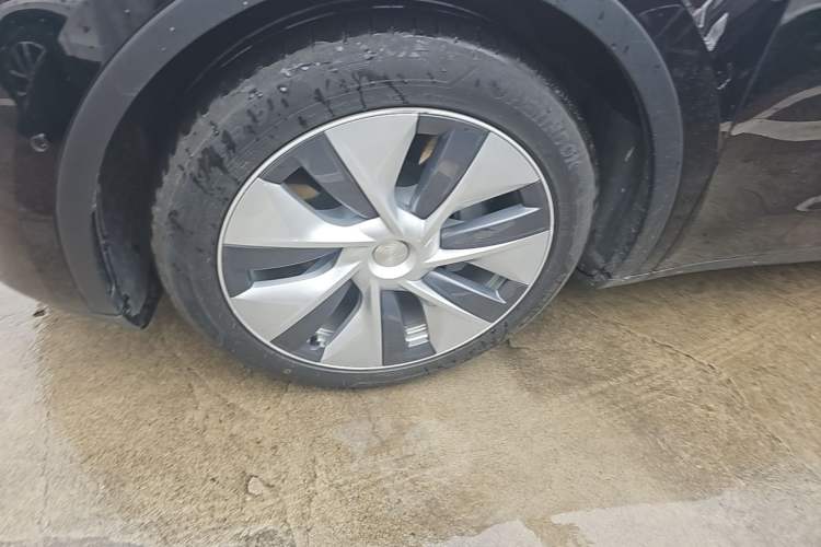 Used Tesla Model Y 2021 Standard Range Rear-Wheel Drive Version Left Front Wheel Hub