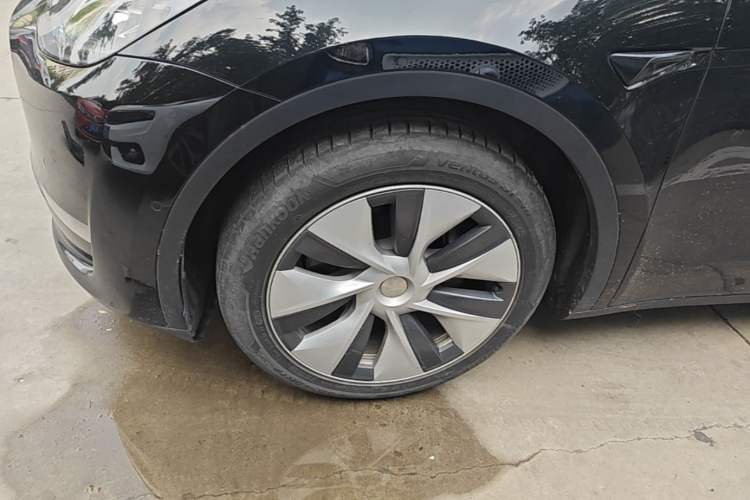 Used Tesla Model Y 2021 Standard Range Rear-Wheel Drive Version Left Front Wheel Hub