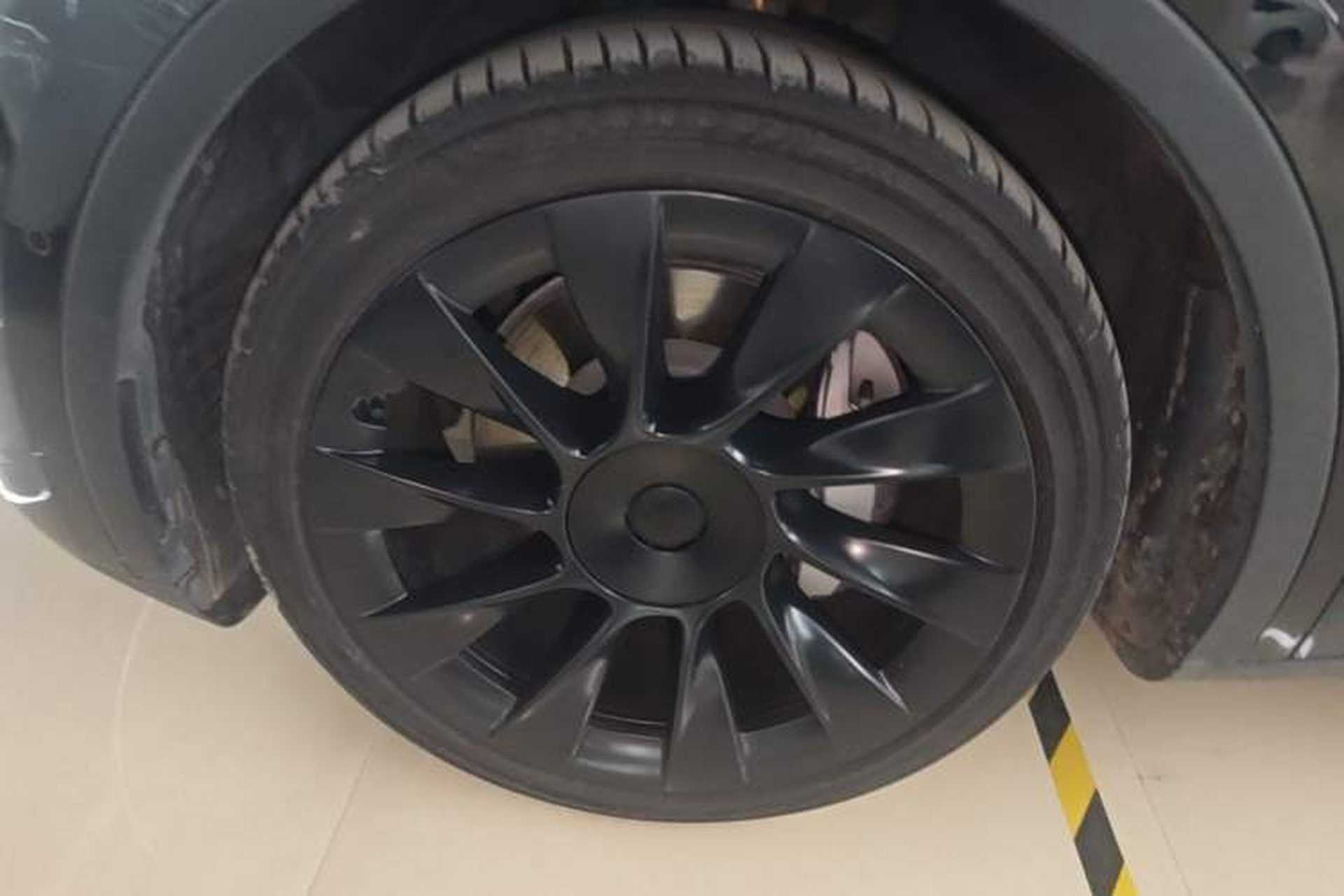 Used Tesla Model Y 2021 Standard Range Rear-Wheel Drive Version Left Front Wheel Hub