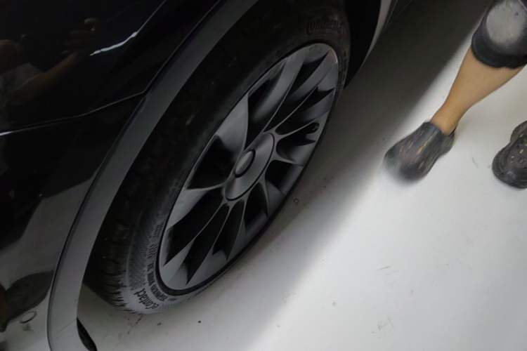 Used Tesla Model Y 2021 Standard Range Rear-Wheel Drive Version Left Front Wheel Hub