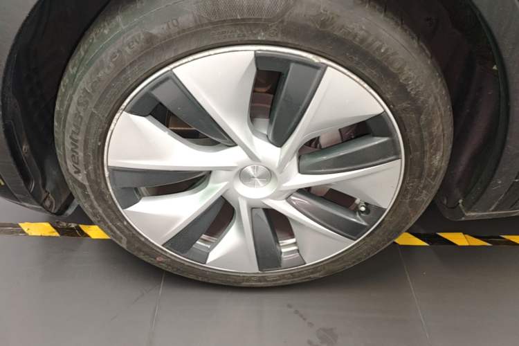 Used Tesla Model Y 2021 Standard Range Rear-Wheel Drive Version Left Front Wheel Hub