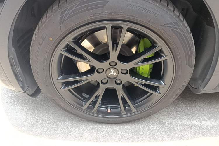 Used Tesla Model Y 2021 Long-Range All-Wheel-Drive Version 3D7 Left Front Wheel Hub