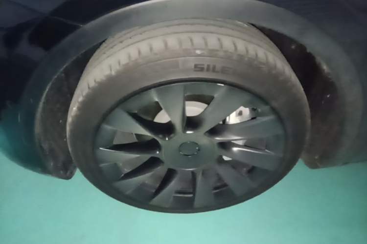Used Tesla Model Y 2021 Standard Range Rear-Wheel Drive Version Left Front Wheel Hub