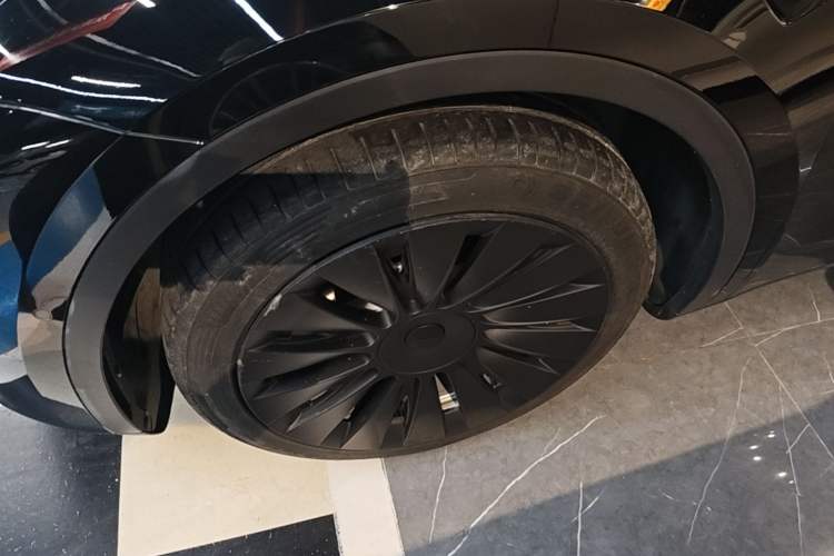 Used Tesla Model Y 2021 Standard Range Rear-Wheel Drive Version Left Front Wheel Hub