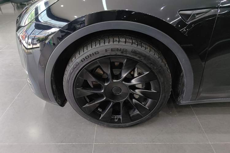 Used Tesla Model Y 2021 Standard Range Rear-Wheel Drive Version Left Front Wheel Hub