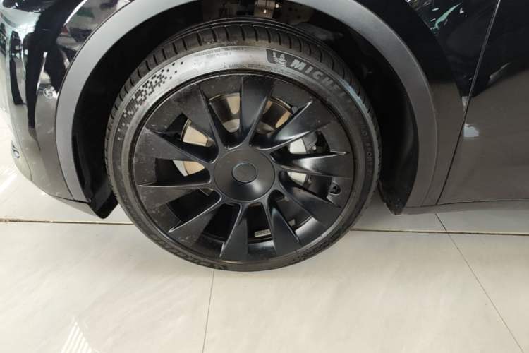 Used Tesla Model Y 2021 Standard Range Rear-Wheel Drive Version Left Front Wheel Hub