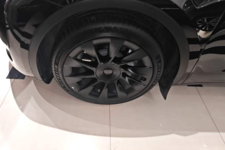 Used Tesla Model Y 2021 Standard Range Rear-Wheel Drive Version Left Front Wheel Hub