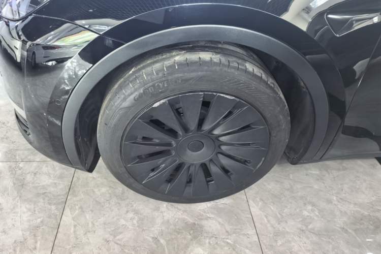 Used Tesla Model Y 2021 Long-Range All-Wheel-Drive Version Left Front Wheel Hub