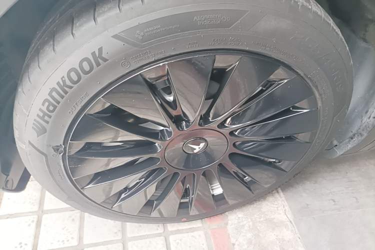 Used Tesla Model Y 2021 Standard Range Rear-Wheel Drive Version Left Front Wheel Hub