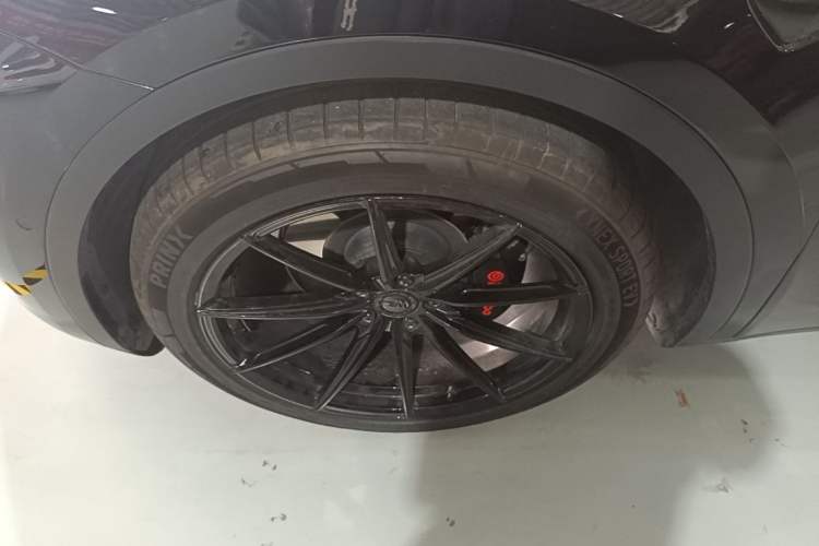 Used Tesla Model Y 2021 Standard Range Rear-Wheel Drive Version Left Front Wheel Hub