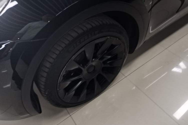 Used Tesla Model Y 2021 Long-Range All-Wheel-Drive Version 3D7 Left Front Wheel Hub