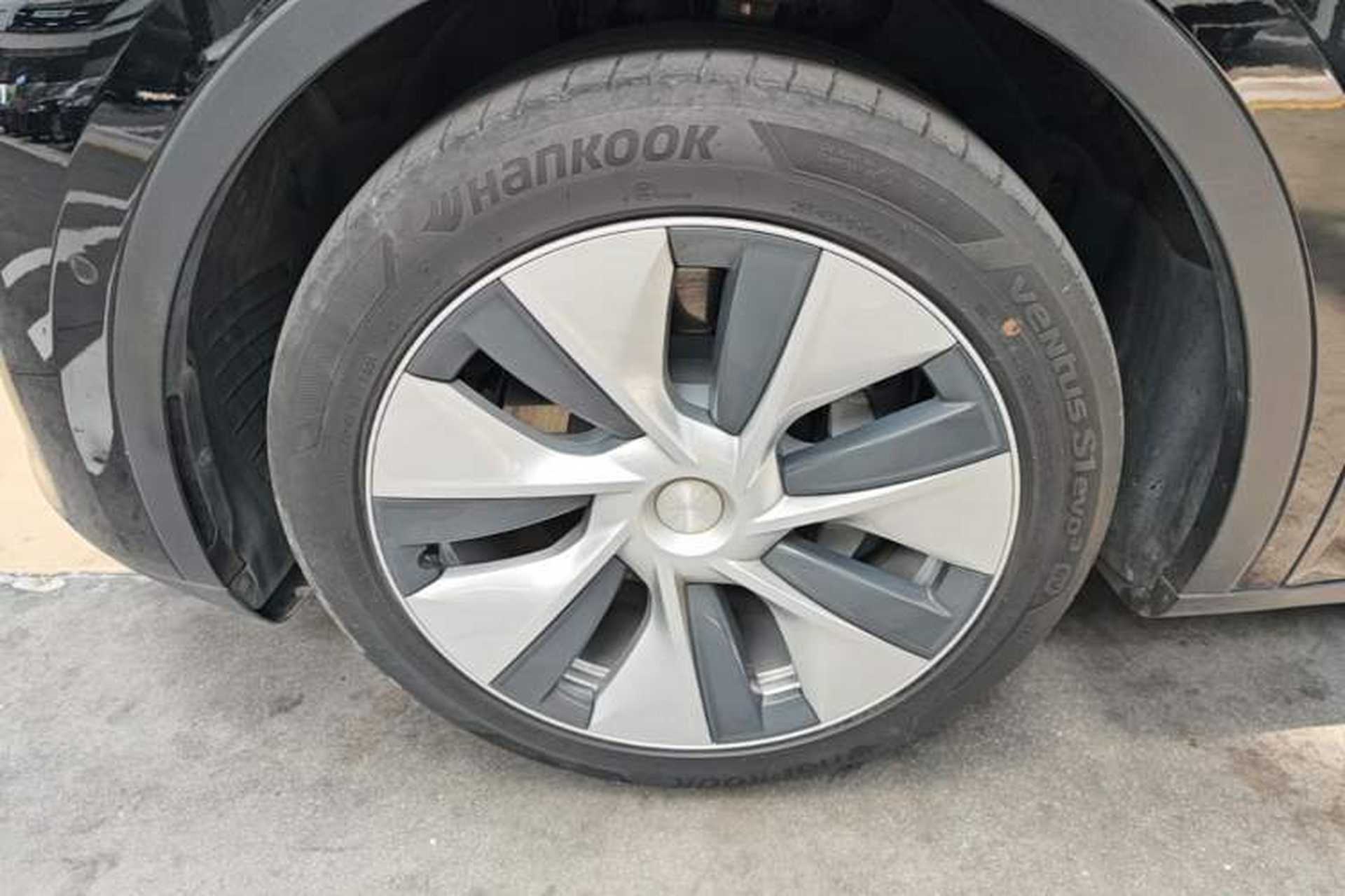 Used Tesla Model Y 2021 Standard Range Rear-Wheel Drive Version Left Front Wheel Hub