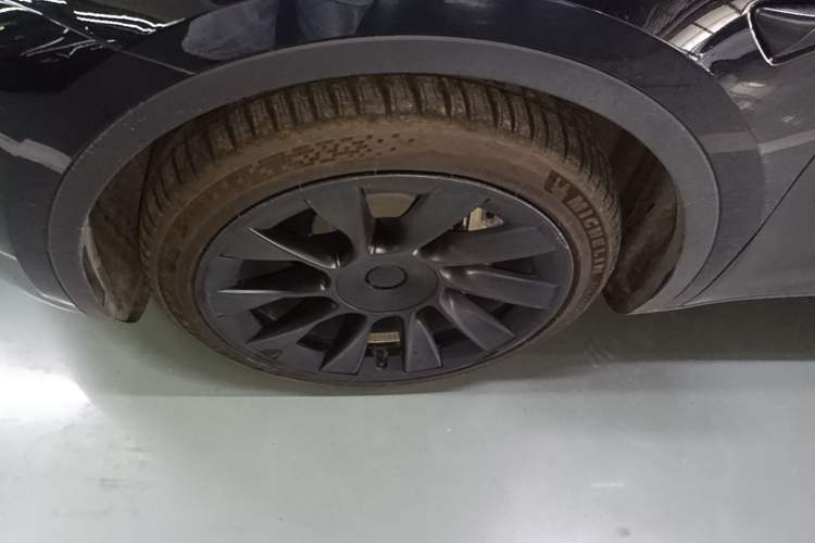 Used Tesla Model Y 2021 Standard Range Rear-Wheel Drive Version Left Front Wheel Hub