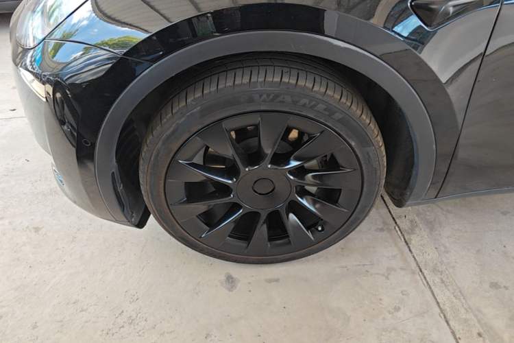 Used Tesla Model Y 2021 Standard Range Rear-Wheel Drive Version Left Front Wheel Hub