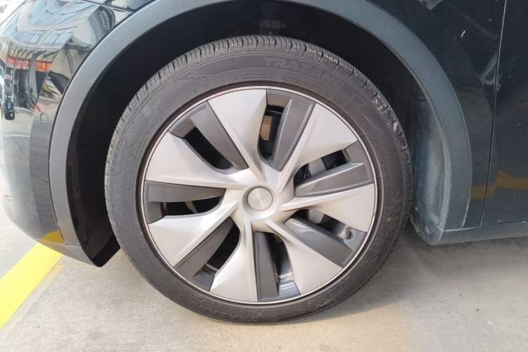 Used Tesla Model Y 2021 Standard Range Rear-Wheel Drive Version Left Front Wheel Hub