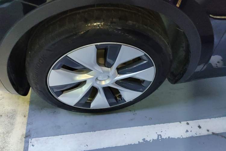 Used Tesla Model Y 2021 Standard Range Rear-Wheel Drive Version Left Front Wheel Hub