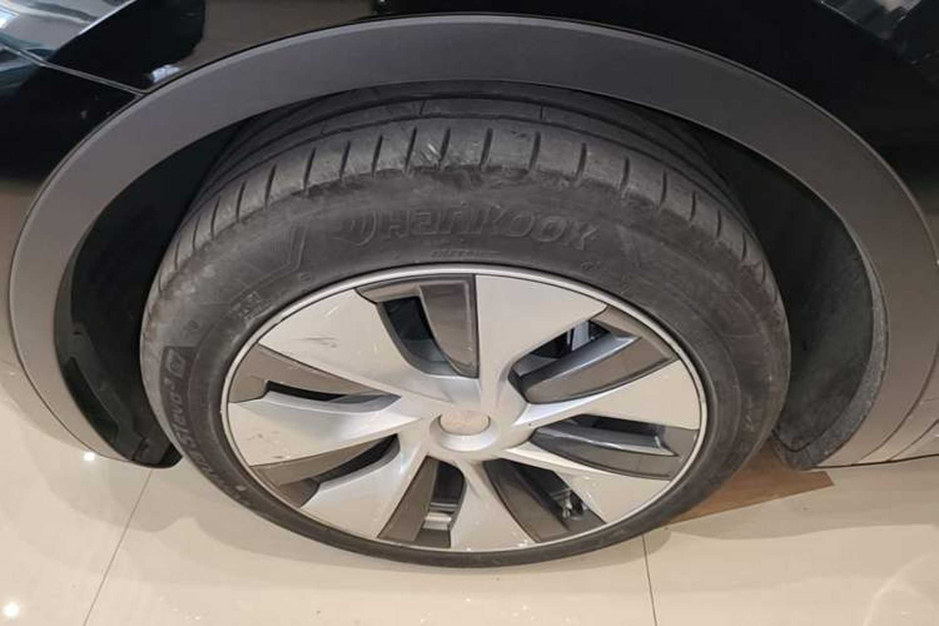 Used Tesla Model Y 2021 Standard Range Rear-Wheel Drive Version Left Front Wheel Hub