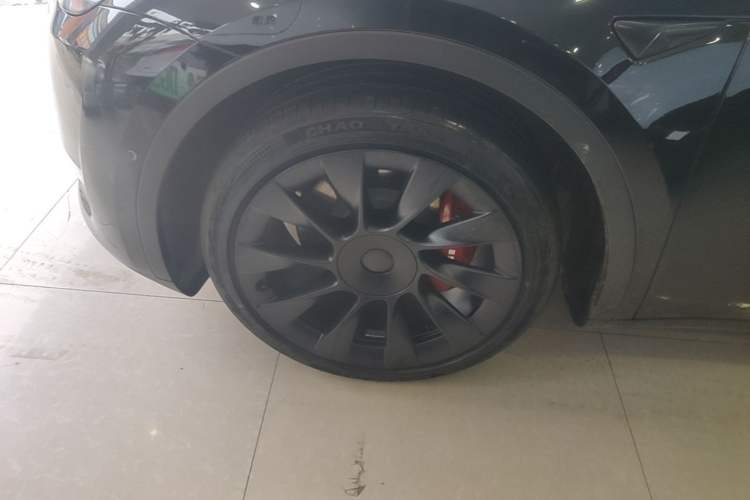 Used Tesla Model Y 2021 Standard Range Rear-Wheel Drive Version Left Front Wheel Hub