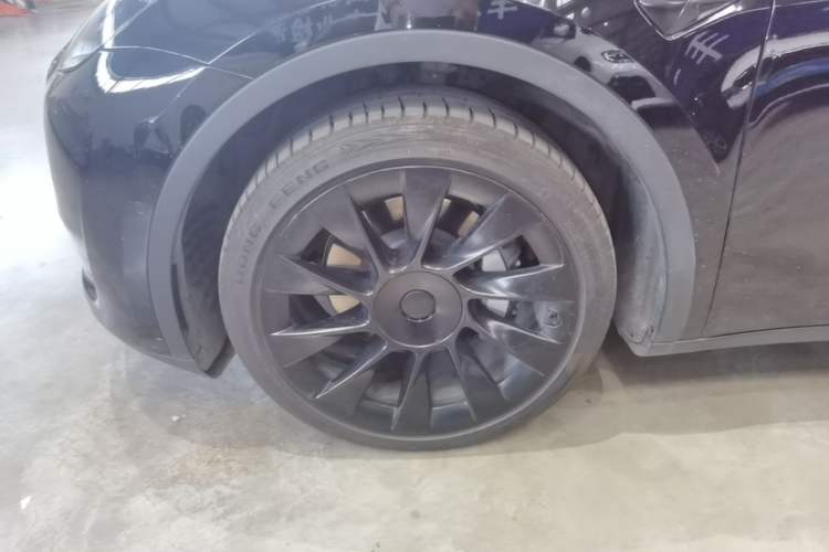 Used Tesla Model Y 2021 Standard Range Rear-Wheel Drive Version Left Front Wheel Hub