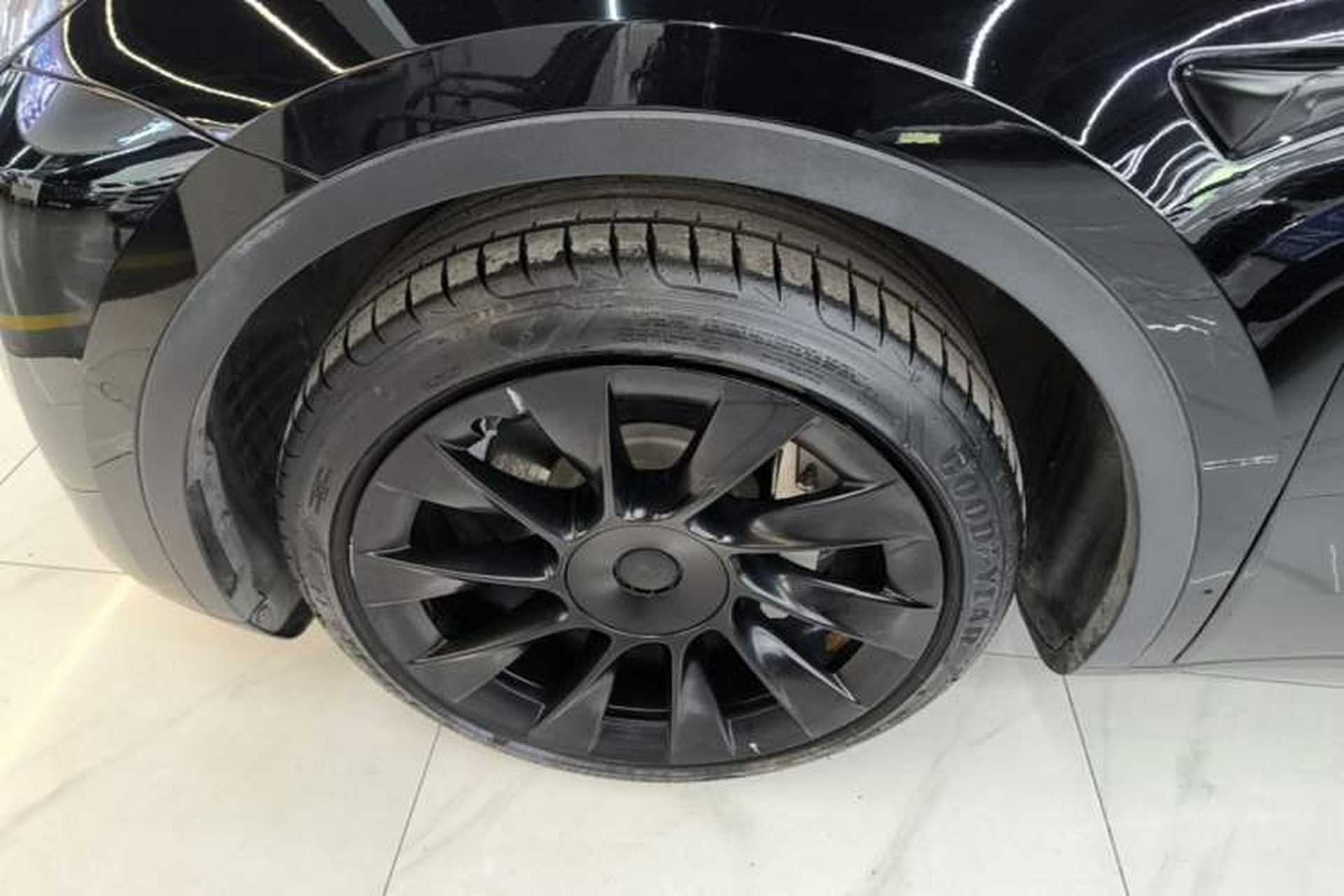 Used Tesla Model Y 2021 Long-Range All-Wheel-Drive Version Left Front Wheel Hub