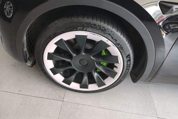 Used Tesla Model Y 2021 Standard Range Rear-Wheel Drive Version Left Front Wheel Hub