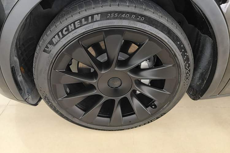 Used Tesla Model Y 2021 Standard Range Rear-Wheel Drive Version Left Front Wheel Hub
