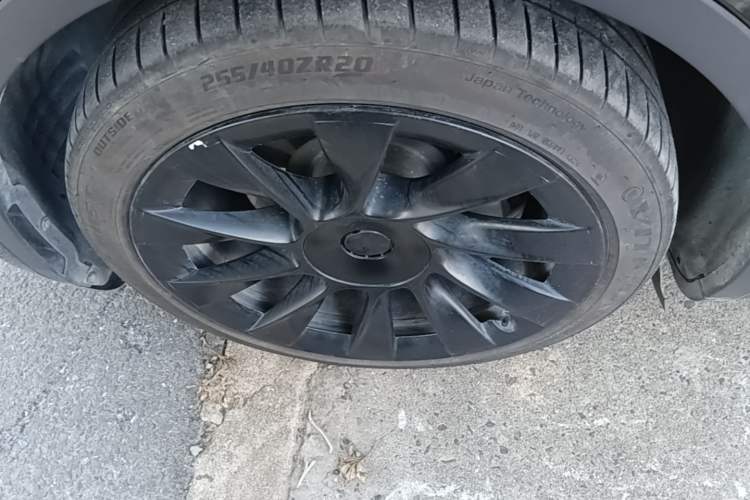 Used Tesla Model Y 2021 Standard Range Rear-Wheel Drive Version Left Front Wheel Hub