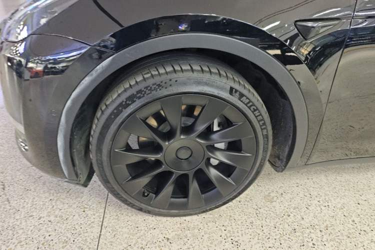 Used Tesla Model Y 2021 Standard Range Rear-Wheel Drive Version Left Front Wheel Hub