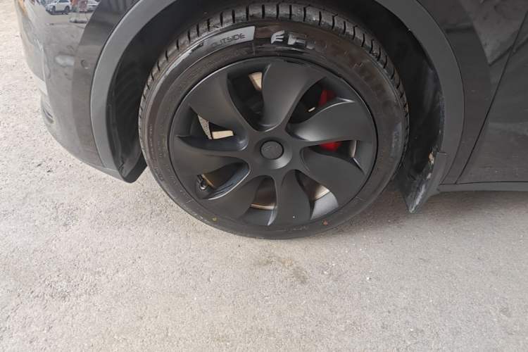 Used Tesla Model Y 2021 Long-Range All-Wheel-Drive Version Left Front Wheel Hub