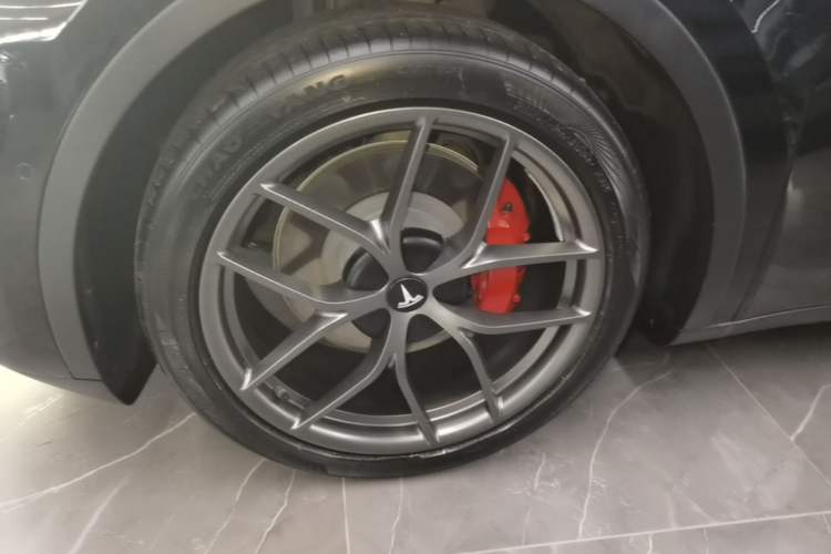 Used Tesla Model Y 2021 Standard Range Rear-Wheel Drive Version Left Front Wheel Hub
