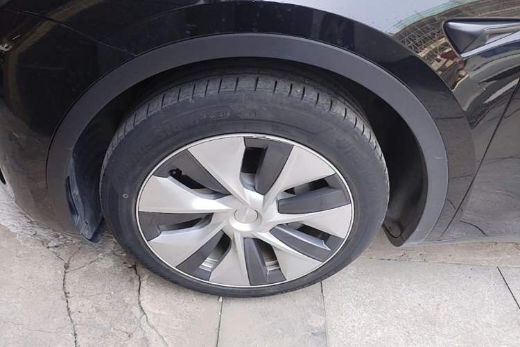 Used Tesla Model Y 2021 Standard Range Rear-Wheel Drive Version Left Front Wheel Hub