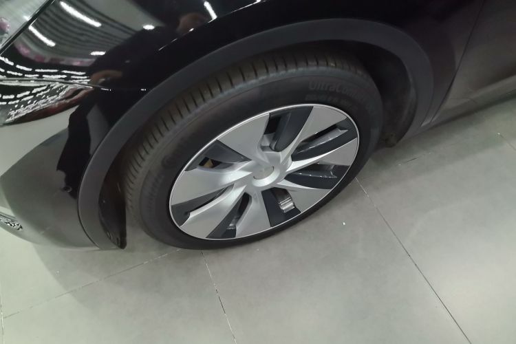 Used Tesla Model Y 2021 Long-Range All-Wheel-Drive Version Left Front Wheel Hub