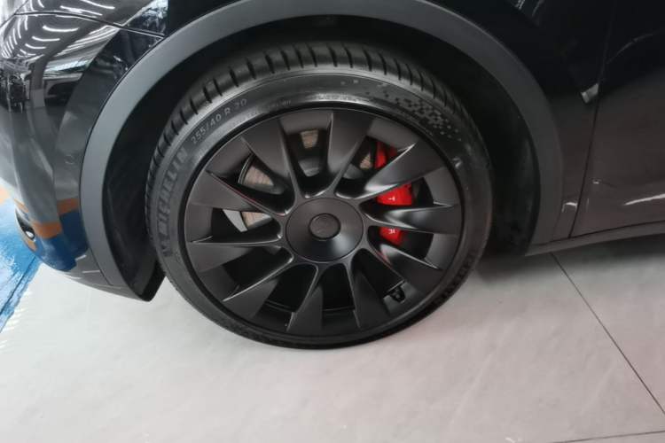 Used Tesla Model Y 2021 Standard Range Rear-Wheel Drive Version Left Front Wheel Hub