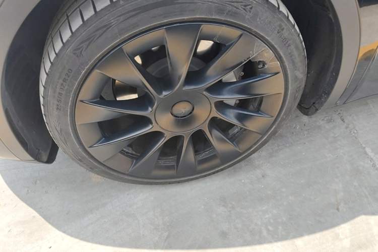 Used Tesla Model Y 2021 Standard Range Rear-Wheel Drive Version Left Front Wheel Hub