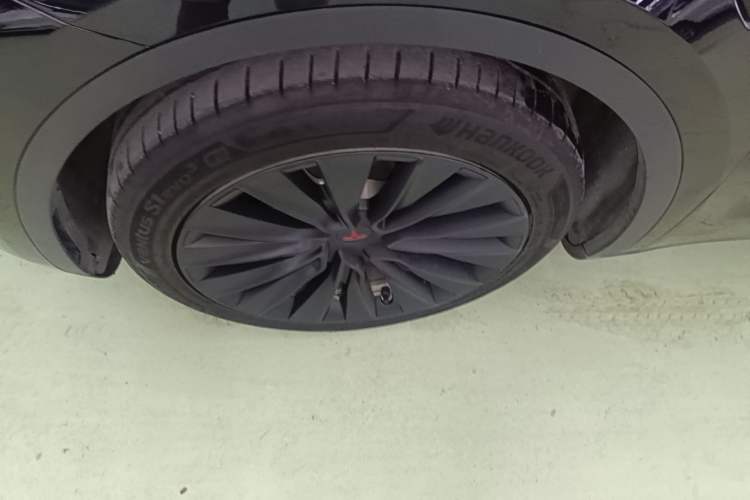 Used Tesla Model Y 2021 Standard Range Rear-Wheel Drive Version Left Front Wheel Hub