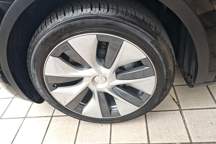 Used Tesla Model Y 2021 Standard Range Rear-Wheel Drive Version Left Front Wheel Hub