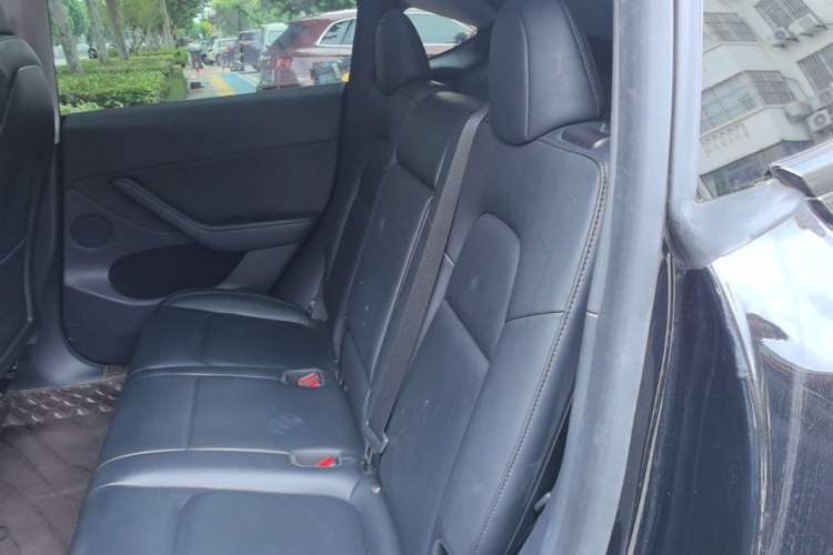 Used Tesla Model Y 2021 Standard Range Rear-Wheel Drive Version Left Rear Seat