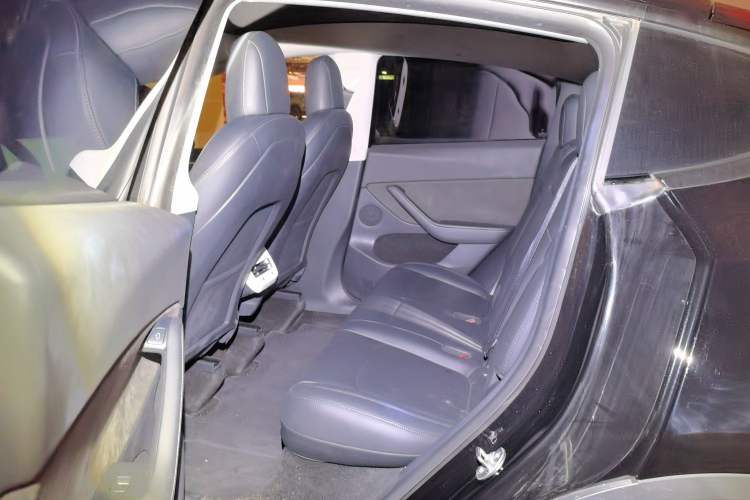 Used Tesla Model Y 2021 Standard Range Rear-Wheel Drive Version Left Rear Seat