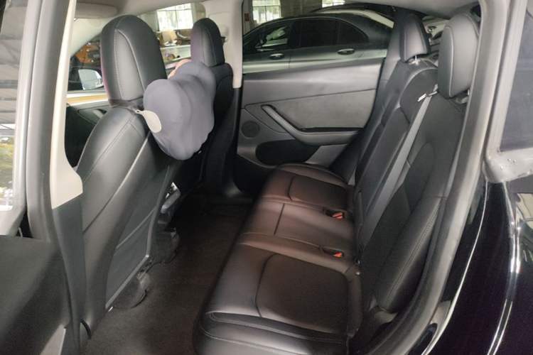 Used Tesla Model Y 2021 Standard Range Rear-Wheel Drive Version Left Rear Seat