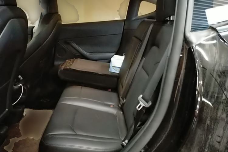Used Tesla Model Y 2021 Long-Range All-Wheel-Drive Version Left Rear Seat