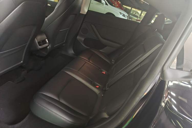 Used Tesla Model Y 2021 Standard Range Rear-Wheel Drive Version Left Rear Seat
