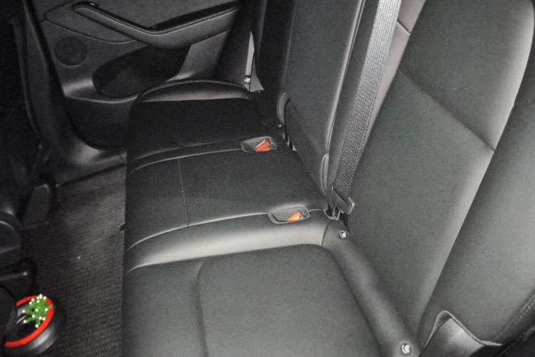 Used Tesla Model Y 2021 Standard Range Rear-Wheel Drive Version Left Rear Seat