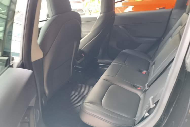 Used Tesla Model Y 2021 Long-Range All-Wheel-Drive Version Left Rear Seat