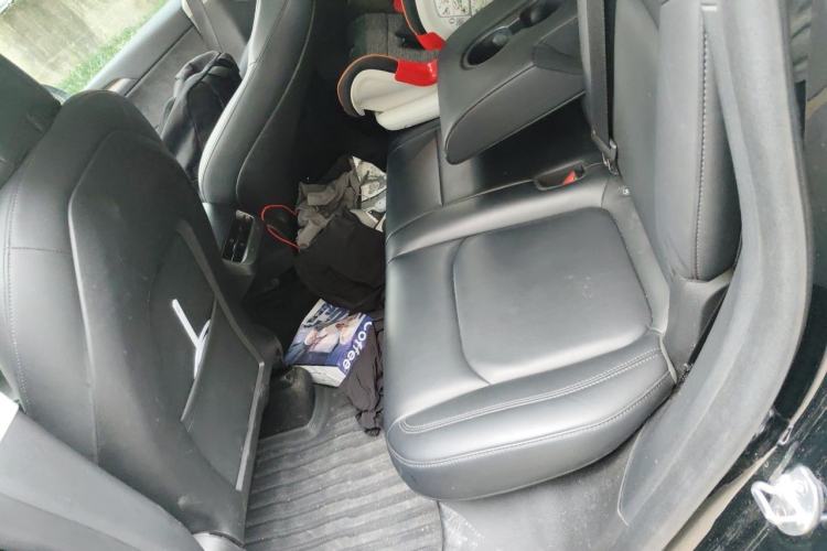 Used Tesla Model Y 2021 Standard Range Rear-Wheel Drive Version Left Rear Seat