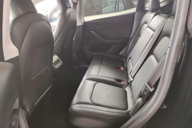 Used Tesla Model Y 2021 Standard Range Rear-Wheel Drive Version Left Rear Seat