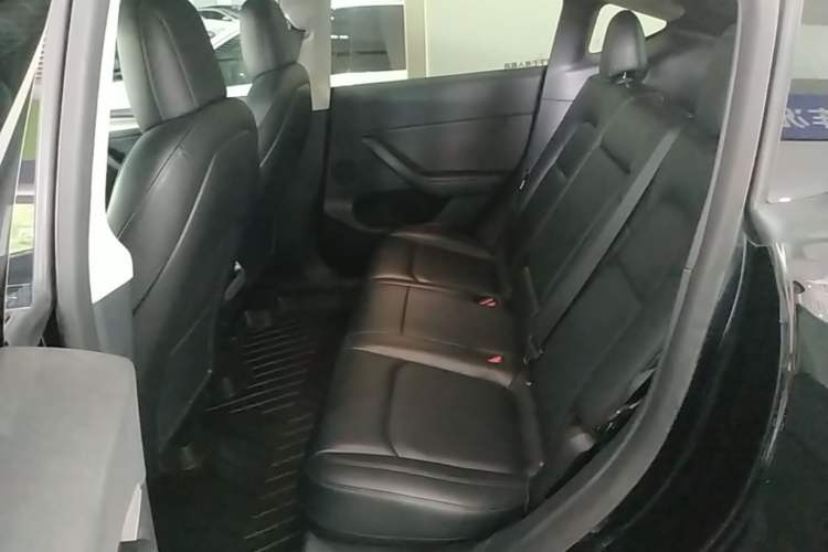 Used Tesla Model Y 2021 Standard Range Rear-Wheel Drive Version Left Rear Seat