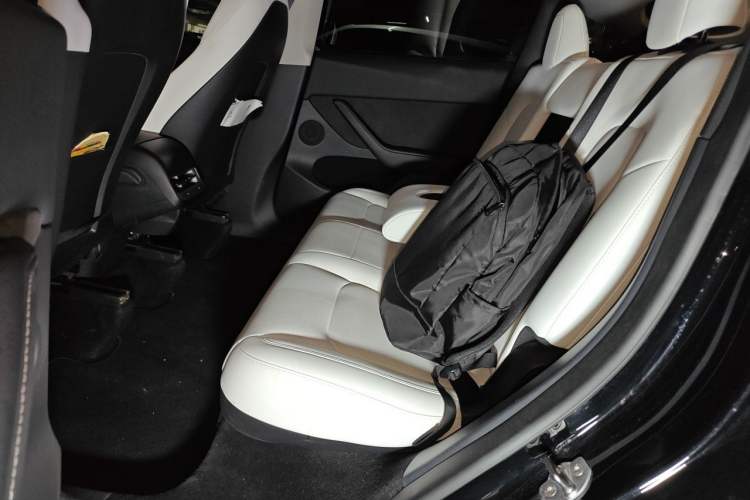 Used Tesla Model Y 2021 Long-Range All-Wheel-Drive Version Left Rear Seat