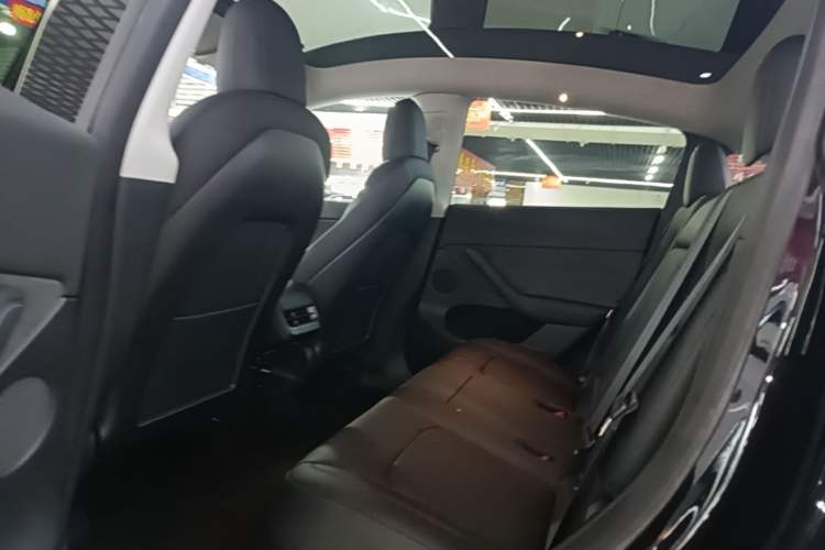 Used Tesla Model Y 2021 Standard Range Rear-Wheel Drive Version Left Rear Seat